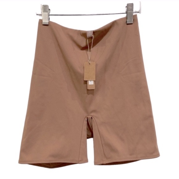 SKIMS Shaping Swim Shorts - Picture 2 of 4